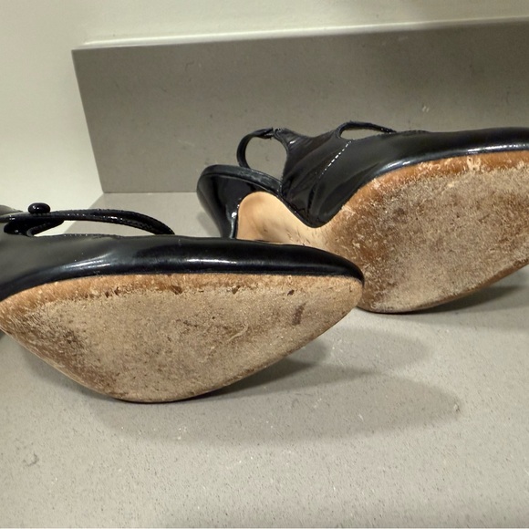 Plenty of wear left in these classy heels. Very traditional and classic. - Picture 6 of 9